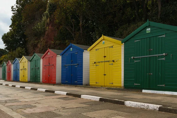 Cabañas Playa Color Primario Seguidas Línea Costera Devon — Foto de Stock