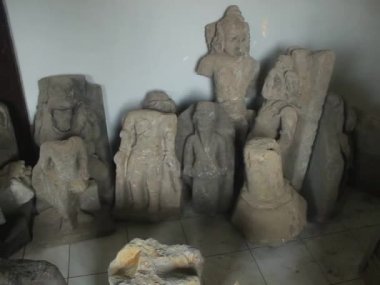 The statues, yoni phallus, and temple stones from the Kailasa Dieng Museum collection are educational media for learning history.