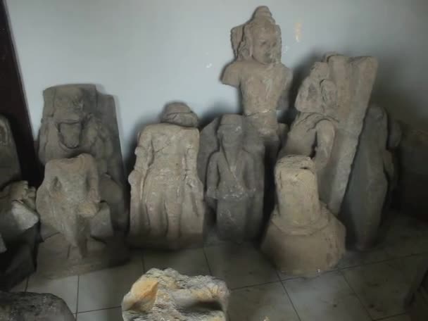Beelden Yoni Fallus Tempel Stenen Uit Kailasa Dieng Museum Collectie — Stockvideo