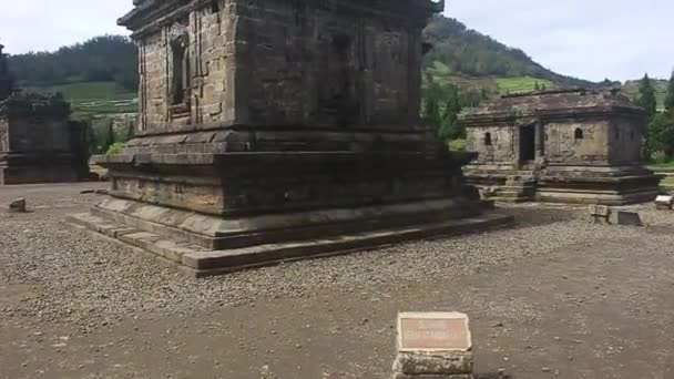 素晴らしいインドネシアとの休日 ディエンテンプル複合観光オブジェクトのアルジュナ寺院 8世紀にサンジャヤ朝によって設立されました — ストック動画