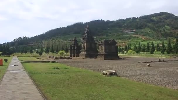 インドネシアの素晴らしい休日 ディエンテンプルのアルジュナ寺院複合観光オブジェクト 8世紀にサンジャヤ朝によって設立されました — ストック動画