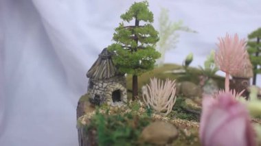 Bu minyatür sanat, güzel mimarisi ve doğası olan bir fantezi dünyasının minyatür bir köyüdür..