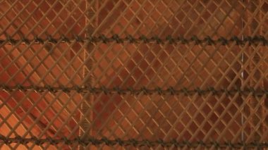 ev dekorasyonu veya parti dekorasyonu için el yapımı rattan sandalyelerin sanatsal ayrıntıları ve dokuları.