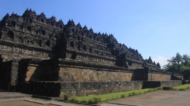 Endonezya 'nın merkezindeki Borobudur Tapınağı' nda takımadaların geçmişinin mimari başyapıtları. Bu tapınak Syailendra hanedanı tarafından kuruldu..