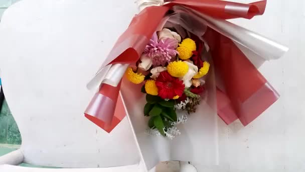 Romantischer Blumenstrauß Für Hochzeitsgeschenke Geschenke Dieser Strauß Besteht Aus Verschiedenen — Stockvideo