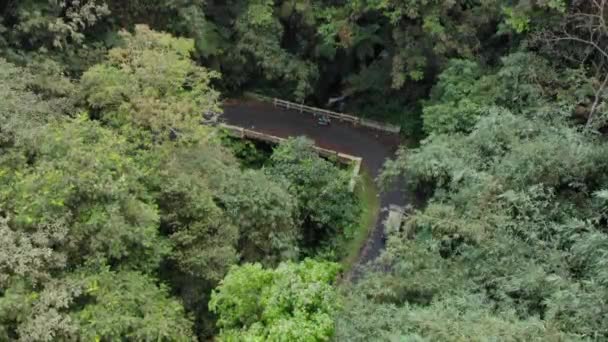 Drone Video View Jungle Beautiful Mountains Indonesia Appears Motorized Vehicles — Vídeo de stock