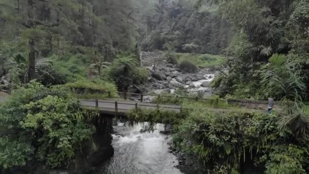 Gurgling Clear River Flow Cool Mountains Indonesia River Flow Source — Vídeo de stock