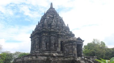 Bubrah Tapınağı, bu tapınak Prambanan Tapınağı ile birlikte uluslararası turizm alanında bir turizm merkezidir. Güzel tapınak tarihi mirası.