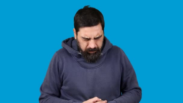 Hombre Barbudo Sintiéndose Mal Puso Sus Manos Estómago Dolor Abdominal — Vídeo de stock