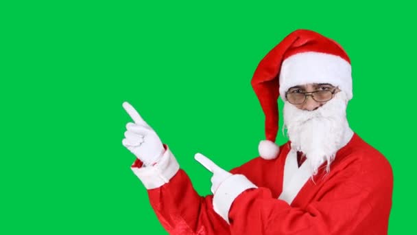 Дружелюбный Санта Клаус Двумя Руками Пальцами Сторону Копировальном Пространстве Рабочее — стоковое видео