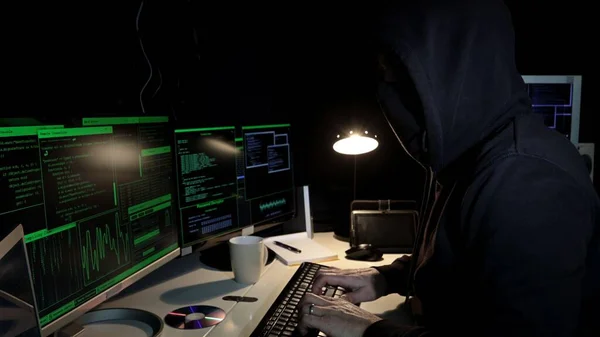 Hooded Cyber Hacker Bereidt Een Hacker Aanval Geld Informatie Stelen — Stockfoto