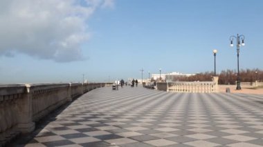 Livorno, Toskana, İtalya - 2 Şubat 2022: İtalya 'nın Toskana kentindeki Livorno şehrinde Terrazza Mascagni' nin zamanaşımı