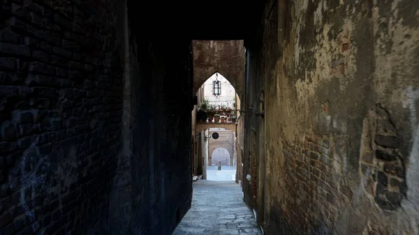 Piękna Aleja Historycznym Centrum Sieny Toskanii Włochy — Zdjęcie stockowe