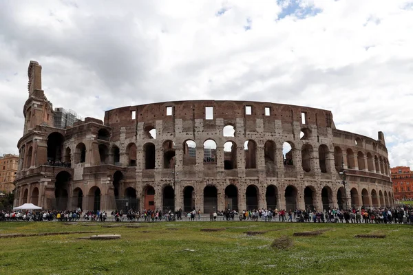 Rome Italy April 2022 Rome Colosseum Crowd Tourists Visiting City — 스톡 사진