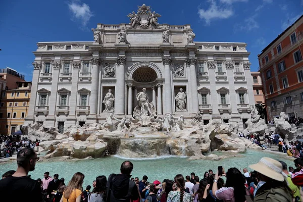 Rome Italy April 2022 Magnificent Trevi Fountain Crowd Tourists — 스톡 사진