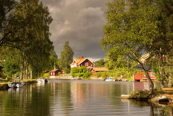 Темное небо над шведской деревней Сандборн — стоковое фото
