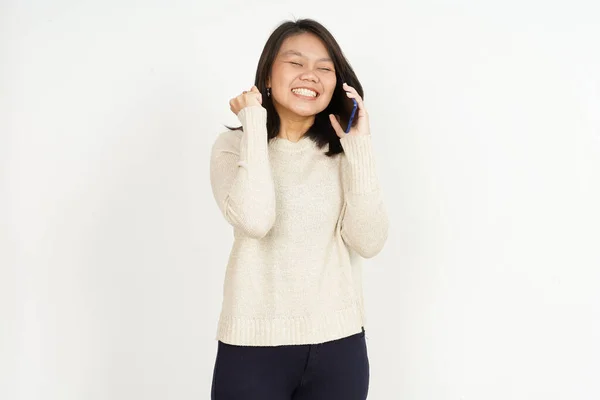 Praten Aan Telefoon Opgewonden Van Mooie Aziatische Vrouw Geïsoleerd Witte — Stockfoto