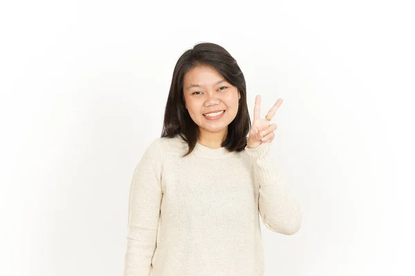 백지에서 고립된 아름다운 아시아 여자의 평화나 승리의 표징을 나타내는 — 스톡 사진