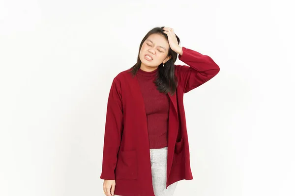 Kopfschmerzen Geste Der Schönen Asiatischen Frau Trägt Rotes Hemd Isoliert — Stockfoto