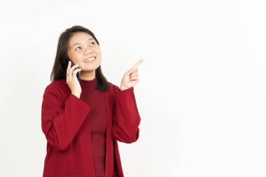 Akıllı Telefon ve Kırmızı Gömlekli Güzel Asyalı Kadın 'ın Yanındakiler: