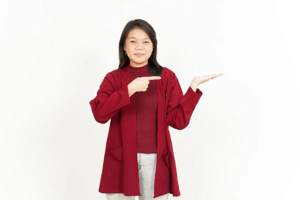 Ajánlott Termék Megjelenítése Nyitott Tenyéren Beautiful Asian Woman Wearing Red — Stock Fotó