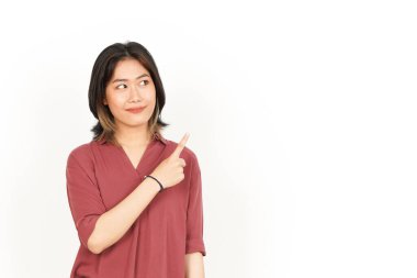 Beyaz arka planda izole edilmiş Güzel Asyalı Kadın Forefinger 'la Gösterme ve Gösterme Ürünleri
