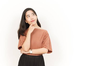 Beyaz arka planda tecrit edilmiş Güzel Asyalı Kadın Hareketi