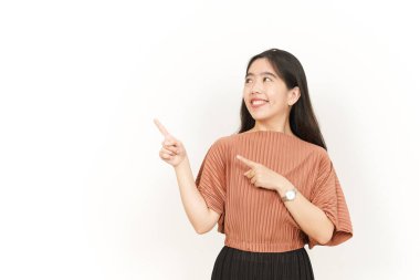 Beyaz arka planda tecrit edilmiş Güzel Asyalı Kadın 'ın Ürün ve İşaret Tarafı