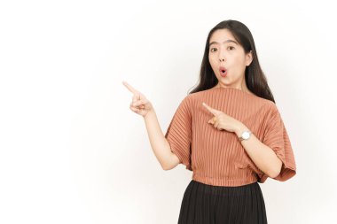 Beyaz arka planda tecrit edilmiş Güzel Asyalı Kadın 'ın Ürün ve İşaret Tarafı