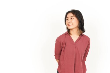 Beyaz arka planda tecrit edilmiş Güzel Asyalı Kadın 'ın Gülümsemesi ve Bakışı