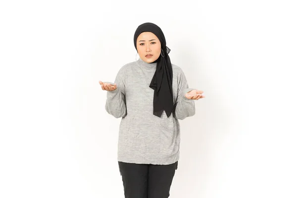 Gesto Confuso Bella Donna Asiatica Che Indossa Hijab Isolato Sfondo — Foto Stock