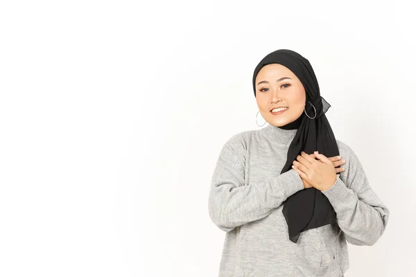Mano Pecho Auto Amor Gesto Hermosa Mujer Asiática Usando Hijab —  Fotos de Stock