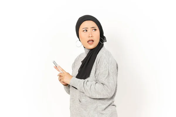 Glimlach Het Gebruik Van Smartphone Van Mooie Aziatische Vrouw Dragen — Stockfoto