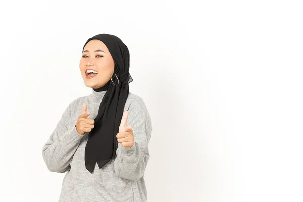 Ukazuje Vás Úsměv Krásné Asijské Ženy Sobě Hidžáb Izolované Bílém — Stock fotografie