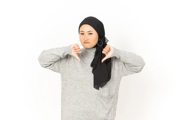 白い背景に隔離されたヒジャブを身に着けている美しいアジアの女性の親指 — ストック写真