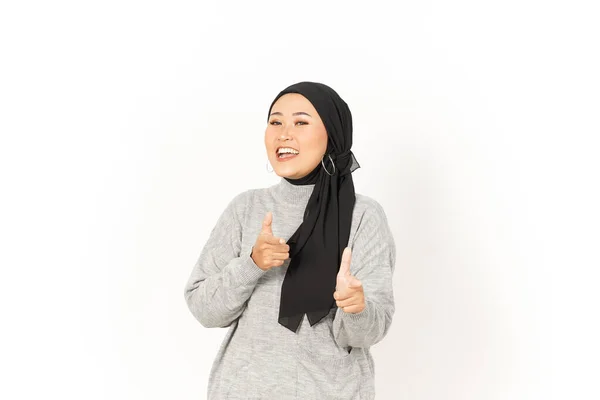 Peker Deg Vakker Asiatisk Kvinne Iført Hijab Isolert Hvit Bakgrunn – stockfoto