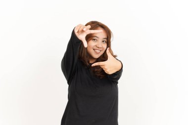 Beyaz arka planda siyah gömlekli güzel bir Asyalı kadının parmak iziyle çerçeve yap