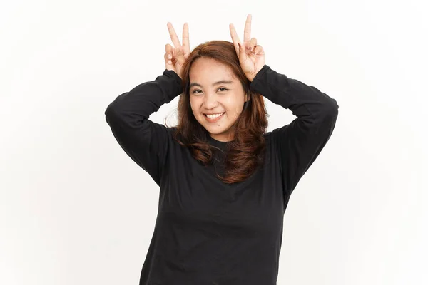 Mostrando Dedo Señal Paz Hermosa Mujer Asiática Con Camisa Negra —  Fotos de Stock