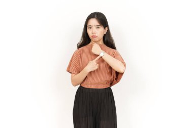 İzlemek için işaret ediyor, geç kaldığın için kızgın.