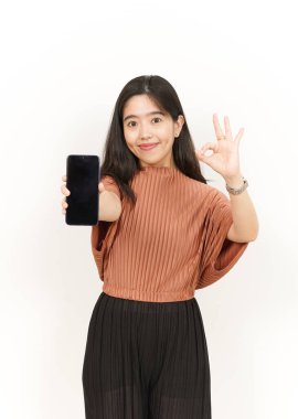 Beyaz Arkaplanda İzole Edilmiş Güzel Asyalı Kadın 'ın Beyaz Ekranda Uygulamaları Gösteriliyor ve Sunuluyor