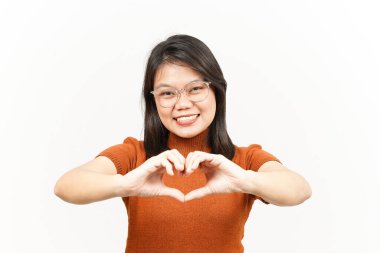 Beyaz arka planda izole edilmiş Güzel Asyalı Kadın 'ın Aşk İşareti