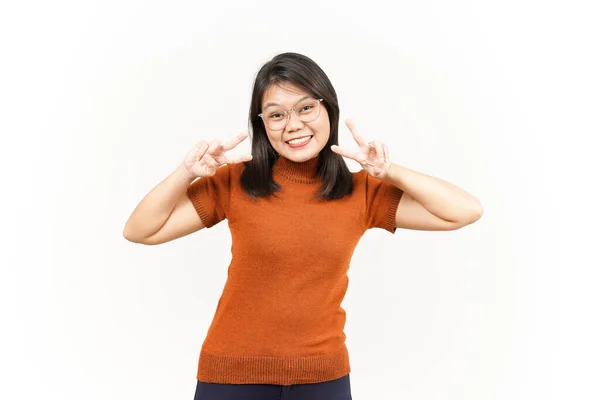 Toon Vrede Teken Van Mooie Aziatische Vrouw Geïsoleerd Witte Achtergrond — Stockfoto