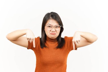 Beyaz arka planda izole edilmiş Güzel Asyalı Kadın 'ın Ürünleri ve Gösterimi