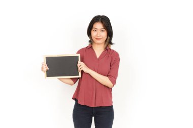 Beyaz zeminde tecrit edilmiş Asyalı Güzel Kadın Karatahtası 'nı gösteriyor, sunuyor ve tutuyor.