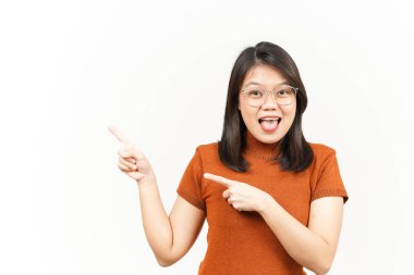 Beyaz arka planda tecrit edilmiş Güzel Asyalı Kadın 'ın Ürün ve İşaret Tarafı