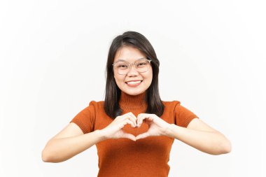 Beyaz arka planda izole edilmiş Güzel Asyalı Kadın 'ın Aşk İşareti