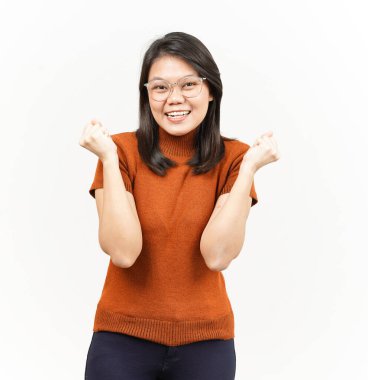 Evet, beyaz arka planda tecrit edilmiş güzel bir Asyalı kadının heyecanlı hareketi.