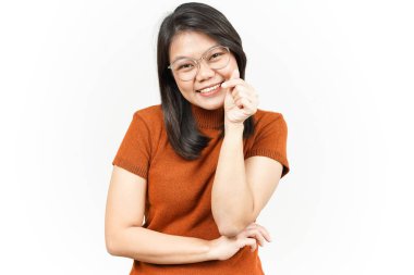 Beyaz arka planda tecrit edilmiş güzel Asyalı Kadın 'ın Koreli Aşk Parmağı İşareti