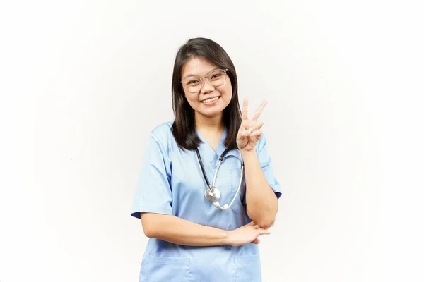 Показуючи Мирний Знак Молодого Азіатського Лікаря Відокремлений Білому Тлі — стокове фото