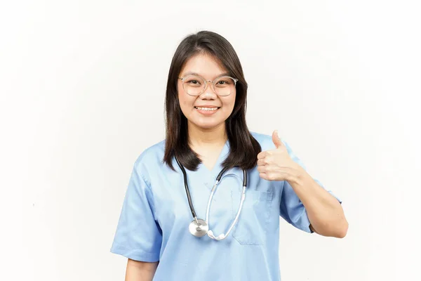 Mostrando Pulgares Asiático Joven Médico Aislado Fondo Blanco — Foto de Stock